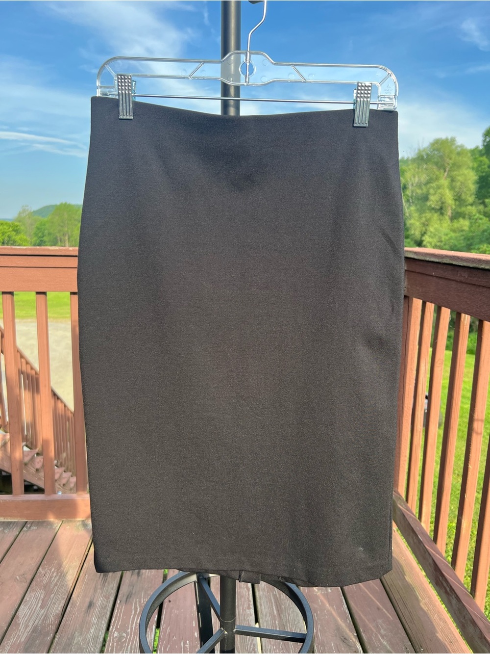 T Tahari Black Pencil Skirt Size 8 Back Vent Work Office Minimalist Quiet Luxury